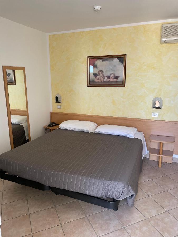 Hotel Palos Римини Экстерьер фото