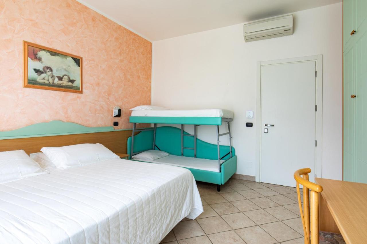 Hotel Palos Римини Экстерьер фото