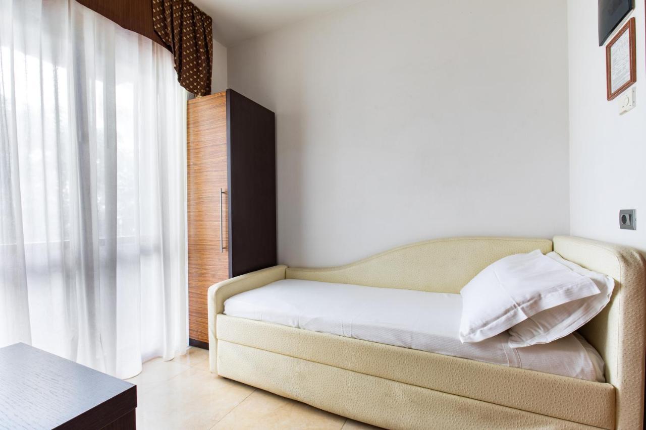 Hotel Palos Римини Экстерьер фото